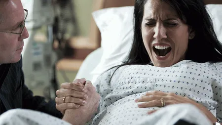 O mămică despre naşterea traumatizantă prin care a trecut: 