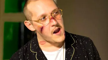 What's Up a comis-o din nou! La câteva luni după ce şi-ar fi agresat iubita, artistul a sărit să bată un tată cu un copil în braţe