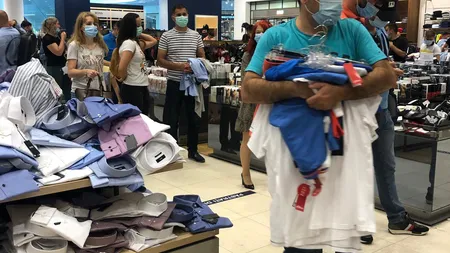 FOTOREPORTAJ Restartăm economia! În primul weekend după deschidere, bucureştenii au luat cu asalt mall-urile!