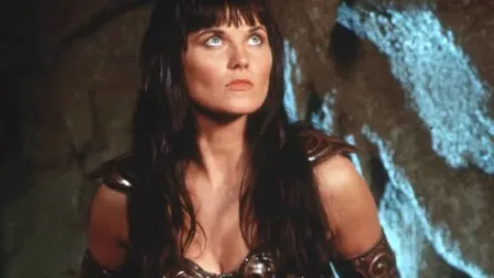 Îţi mai aminteşti de Xena- Prinţesa războinică? Cum arată acum Lucy Lawless, care a fost acuzată că e lesbiană