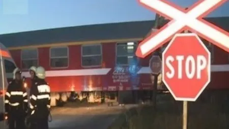 Autoturism lovit de tren la o trecere de cale ferată din Lugoj