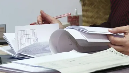 Criză COVID-19. Angajaţi trimişi în şomaj tehnic, refuzaţi de medici, pentru că apar ca neasiguraţi la sănătate