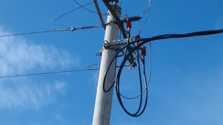 Primul judeţ din România electrificat în întregime. Toate satele sunt racordat la reţeaua de energie