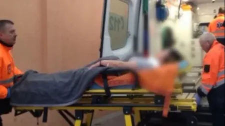Atac criminal într-un magazin din Maramureş. Un bărbat a înjunghiat o vânzătoare, apoi şi-a tăiat gâtul