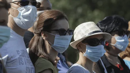 Masca de protecţie a devenit obligatorie în mai multe judeţe, în unele măsura intră în vigoare de sâmbătă. NOI RESTRICŢII din 1 august