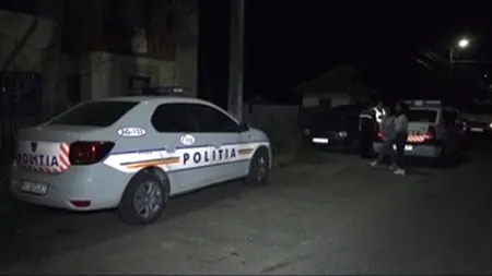 Poliţişti lovit cu parul în cap în timpul unei intervenţii