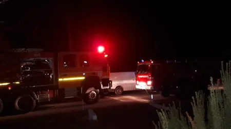 Incendiu puternic la un service auto din Prahova. Pompierii au intervenit de urgenţă