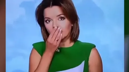 I-au căzut dinţii în direct. O prezentatoare de ştiri a trăit cel mai stânjenitor moment din viaţa ei VIDEO
