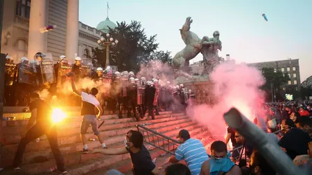 Serbia renunţă la reimpunerea izolării la Belgrad în urma manifestaţiilor violente