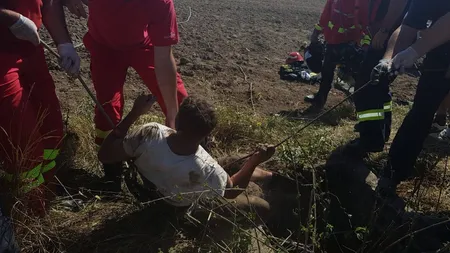 Şi-a legat o frânghie de picior ca să coboare în puţul în care îi căzuse capra, dar a omis să asigure frânghia FOTO