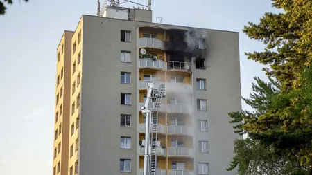 Cinci oameni au murit după ce au sărit de la etajul 12 al unui bloc în care izbucnise un incendiu VIDEO