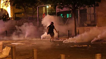 Guvernul Libanului a demisionat luni seară. Proteste violente la Beirut