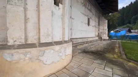 Dispare albastrul de Voroneţ de pe pereţii mănăstirii sucevene. Cum arată, în prezent, lăcaşul de cult. Imagini incredibile
