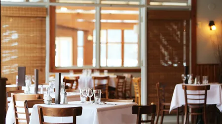 DOCUMENT. Cum vor funcţiona restaurantele de la 1 Septembrie. Statul la bar şi dansatul, interzise!