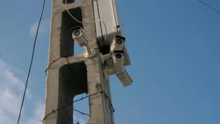 Primăriile vor putea monta camere de supraveghere video pe stâlpii de iluminat public. Legea a fost promulgată
