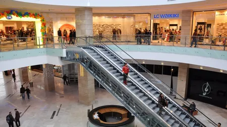 O femeie a alunecat în baia dintr-un mall din Bucureşti şi a primit despăgubiri de peste 78.000 lei