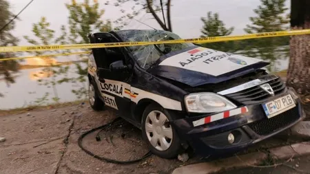 Accident înfiorător în apropiere de Capitală. Un poliţist local a intrat cu autospeciala într-un stâlp