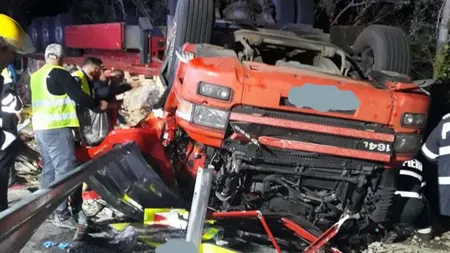 Accident teribil. Doi copii au rămas orfani de tată, după ce părintele lor a murit strivit în cabina unui TIR. Imagini CUTREMURĂTOARE