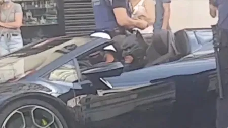 Batman a fost amendat în trafic. Ce ilegalitate a comis supereroul VIDEO