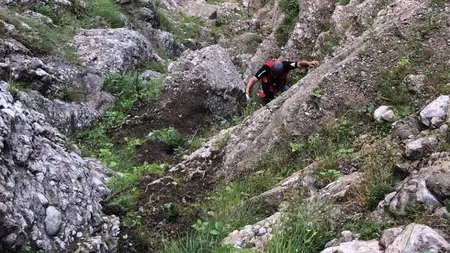 Un tânăr dispărut în Bucegi în urmă cu peste o lună, găsit mort după ce ploile i-au adus rucsacul într-o vale