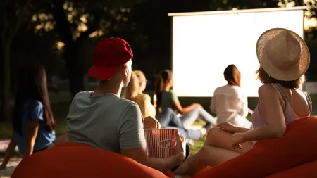 Noi reguli în pandemie, decizia a apărut în Monitorul Oficial: cum vom merge la cinema, în teatre sau la muzeu