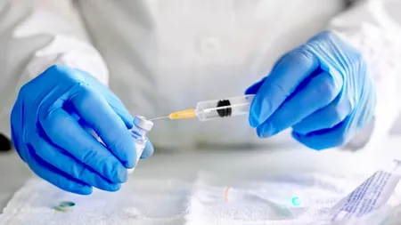 Mii de britanici vor fi infectaţi deliberat cu coronavirus. Experiment revoluţionar al guvernului de la Londra