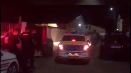 Bătaie cu săbii şi topoare în apropiere de Bucureşti. Şase persoane au fost transportate la spital. Poliţia este în alertă