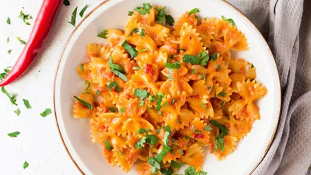 Paste cu vodkă. Reţetă delicioasă cu o savoare unică, recomandată de Gigi Hadid