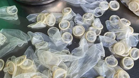 Atenţie la ce cumpăraţi. Sute de mii de prezervative uzate, spălate şi reciclate pentru a fi revândute au fost confiscate în Vietnam