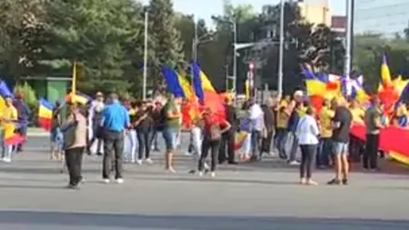 Nou protest în Piaţa Victoriei, după ce zeci de oameni au dormit în corturi în faţa Guvernului