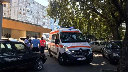 Scene macabre în Timişoara. Un bărbat a fost înjunghiat în gât de propria iubită, în urma unui conflict
