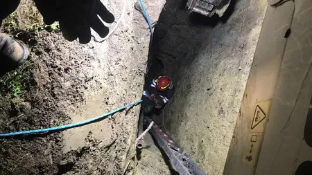 Tragedie în Botoşani! Un tânăr de 20 ani a murit după ce fost prins sub un mal de pământ