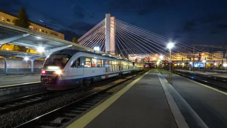 România trece la ora de iarnă în noaptea de sâmbătă spre duminică. Cum va influenţa mersul trenurilor CFR