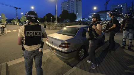 Atac terorist la Paris. Un profesor a fost decapitat de un părinte revoltat