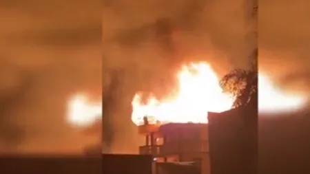 Incendiu puternic în Bucureşti. Un copil de 14 ani a murit