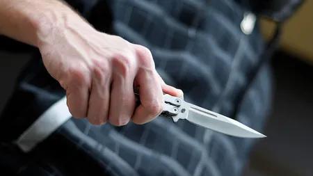 Scandal violent la Spitalul Județean Deva! Bărbat înjunghiat cu un cuțit