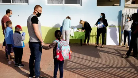 Oraşul din România unde masca va fi obligatorie în jurul şcolilor. În anumite localităţi, va trebui purtată în toate spaţiile deschise