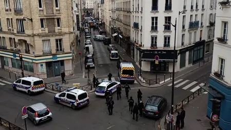 Scene şocante în Paris. Un bărbat înarmat cu mai multe cuţite a vrut să ATACE poliţiştii. S-au folosit gloanţe de cauciuc