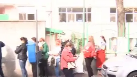 Aglomeraţie uriaşă în faţa Spitalului Colentina din Capitală! Zeci de oameni au aşteptat ore întregi pentru triaj