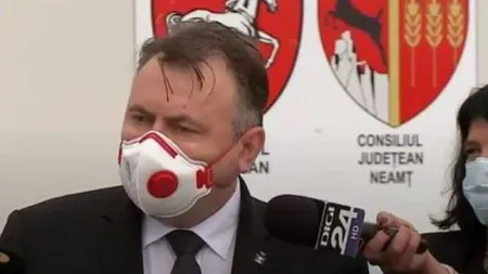 Nelu Tătaru, apariţie scandaloasă la conferinţa despre COVID. Poartă mască de protecţie de 83 de lei, care îl protejează doar pe el