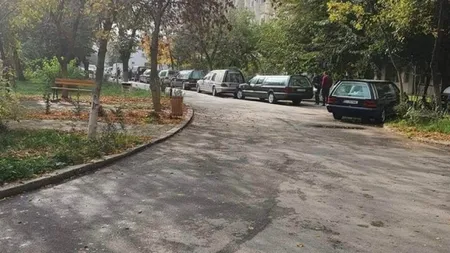 Imagine apocaliptică! Dricuri încolonate în faţa morgii unui spital din România
