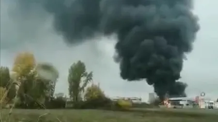 Incendiu la o benzinărie din Prahova. O cisternă a luat foc