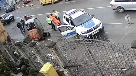 Răsturnare de situaţie în cazul bărbatului acuzat că ar fi atacat un poliţist cu cuţitul. Imaginile surprinse de camere schimbă totul