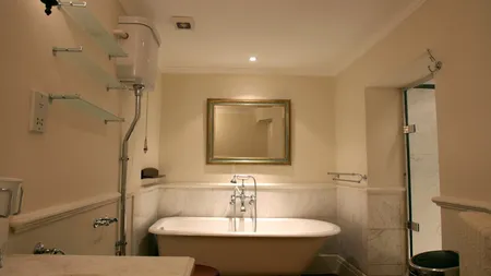 Oferta unui hotel din Bucureşti: 170 de lei pentru un duş fierbinte