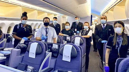 Pandemia COVID-19 schimbă regulile de călătorie cu avionul. Ce se întâmplă cu pasagerii care nu vor să poarte mască