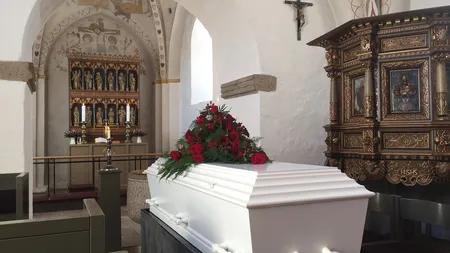 Bătrân mort, întors de la groapă de Poliţie. Scandal incredibil la Caracal