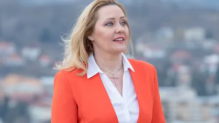 Elena Lasconi cere să fie tăiat un brad uriaș, pentru că nu a fost mulțumită de cel primit