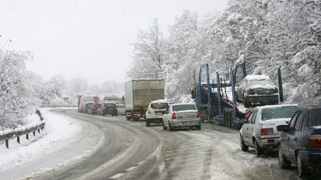 Aglomeraţie în trafic pe Valea Prahovei. Se circulă în coloană în Comarnic