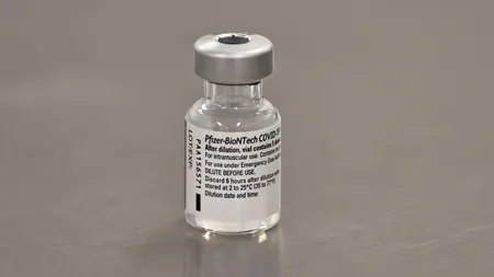 Alarmant, un asistent medical vaccinat anti-Covid a fost testat pozitiv la o săptămână după ce i s-a administrat prima doză. Cum explică specialiştii această situaţie