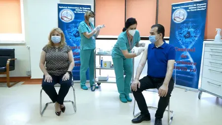 Ludovic Orban și Anca Dragu s-au vaccinat anti-Covid în fața tuturor românilor la Spitalul Militar VIDEO